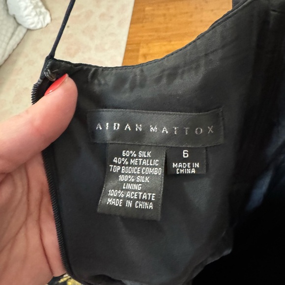 Elegant Black and Gold Evening Dress - Picture 3 of 3